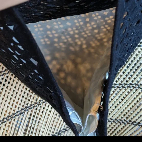 Elie Tahari Dual-layer Formal Skirt, Black cutout fabric and silky Pearl lining - Picture 6 of 12